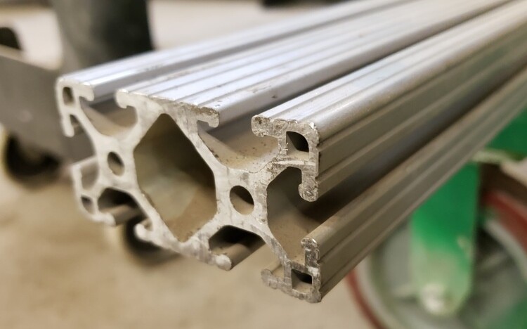 80/20 T-SLOT 1530-LITE ALUMINUM EXTRUSION 1.5″ X 3″ 6-OPEN SLOTS, 19″ LOT OF 2