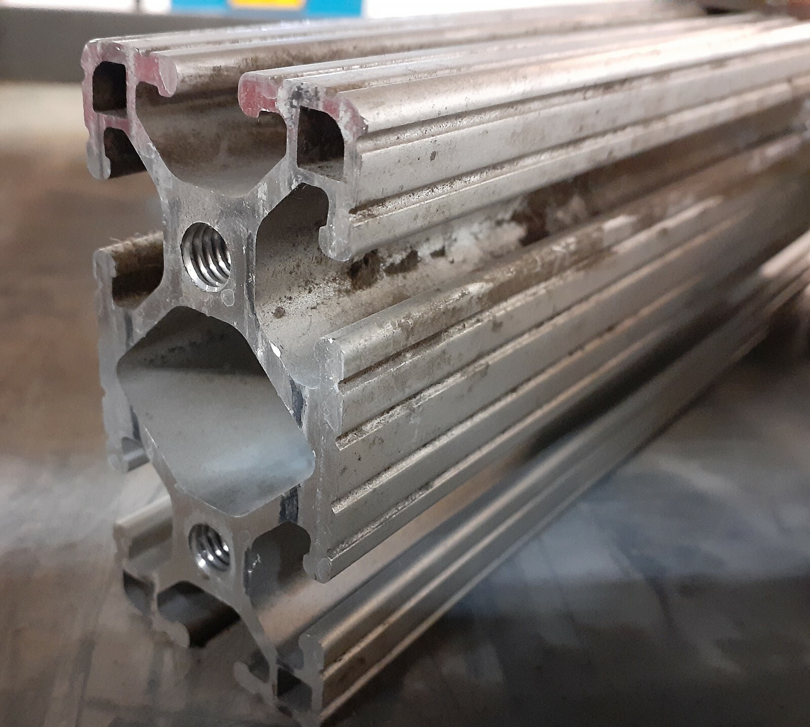 80/20 T-SLOT 1530-LITE ALUMINUM EXTRUSION 1.5″ X 3″ 6-OPEN SLOTS, 19″ LOT OF 2