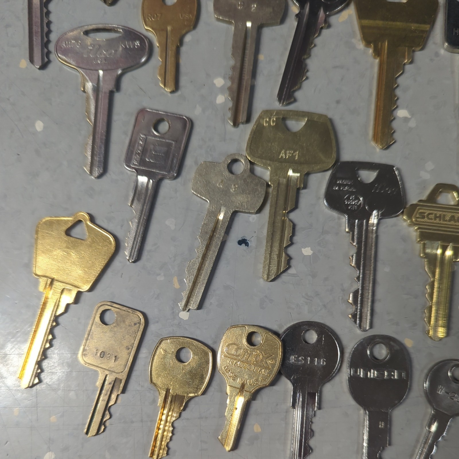 Scrap Brass Keys Mixed Lot for art,crafts or scrap Keys Etc.