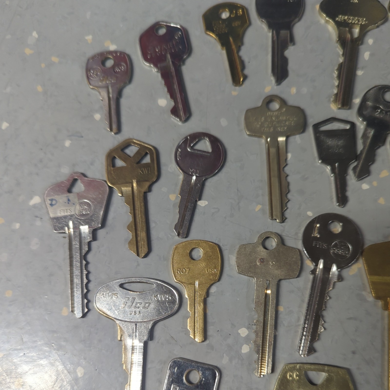 Scrap Brass Keys Mixed Lot for art,crafts or scrap Keys Etc.