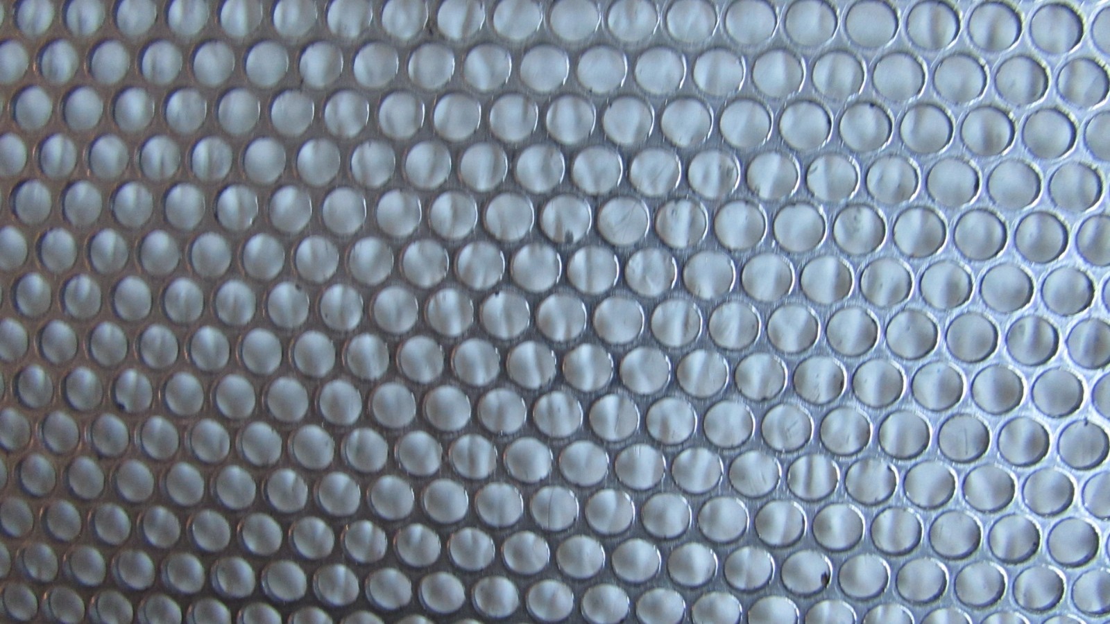 5/32″ HOLES ON 3/16″STAGGERED-20 GA STAINLESS PERFORATED SHEET–7-1/2″ X 11″