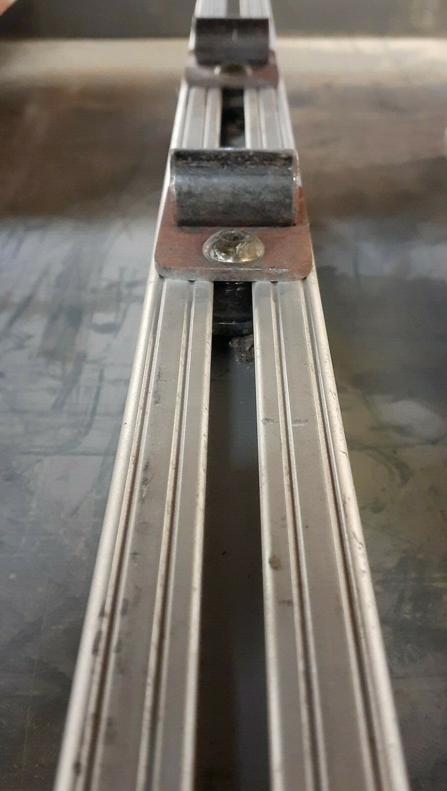 80/20 T-SLOT 1530-LITE ALUMINUM EXTRUSION 1.5″ X 3″ 6-OPEN SLOTS, 19″ LOT OF 2