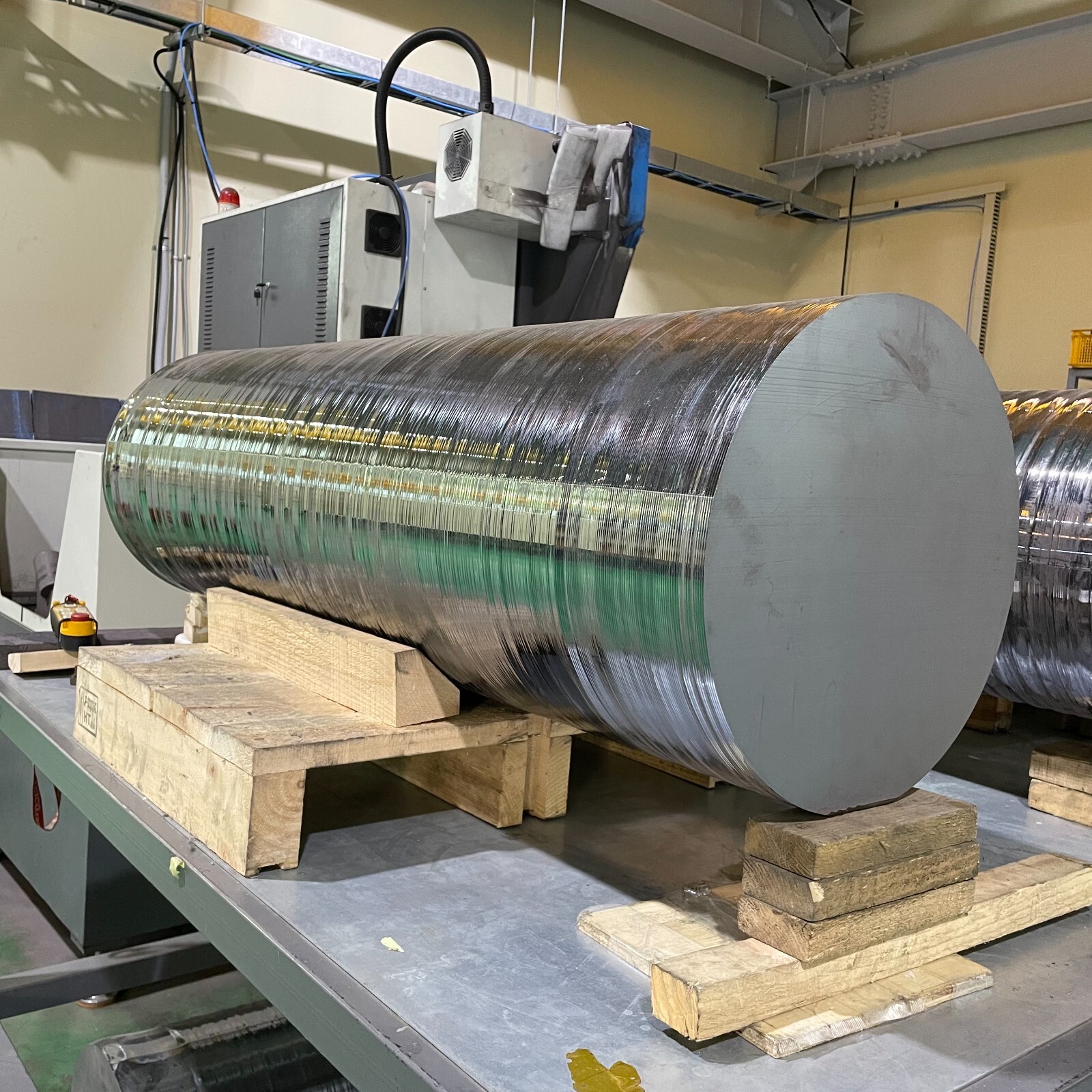 Large Diameter Silicon Ingot ( Diameter: 385mm / Resistivity: 0.02)