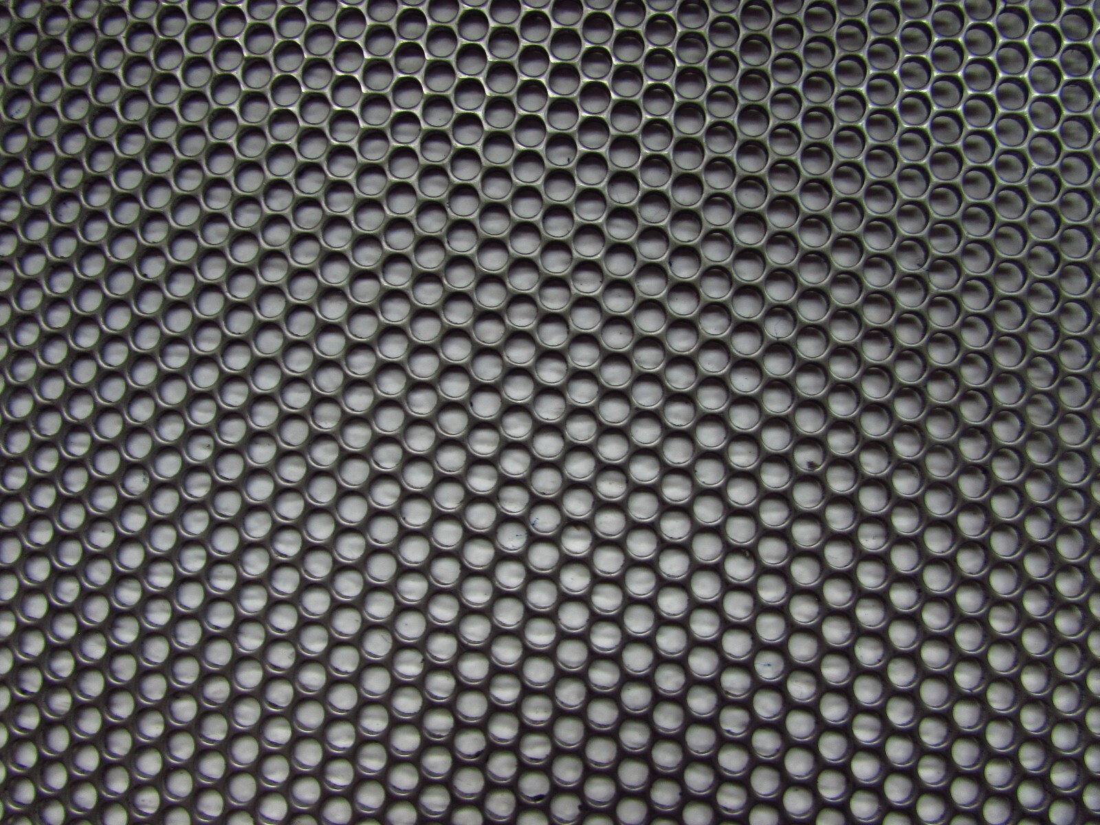 -5/32 HOLES -18 GAUGE- 304 STAINLESS PERFORATED SHEET—7-1/2″ X 12″