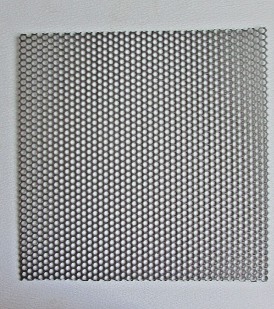 -5/32 HOLES -18 GAUGE- 304 STAINLESS PERFORATED SHEET—7-1/2″ X 12″