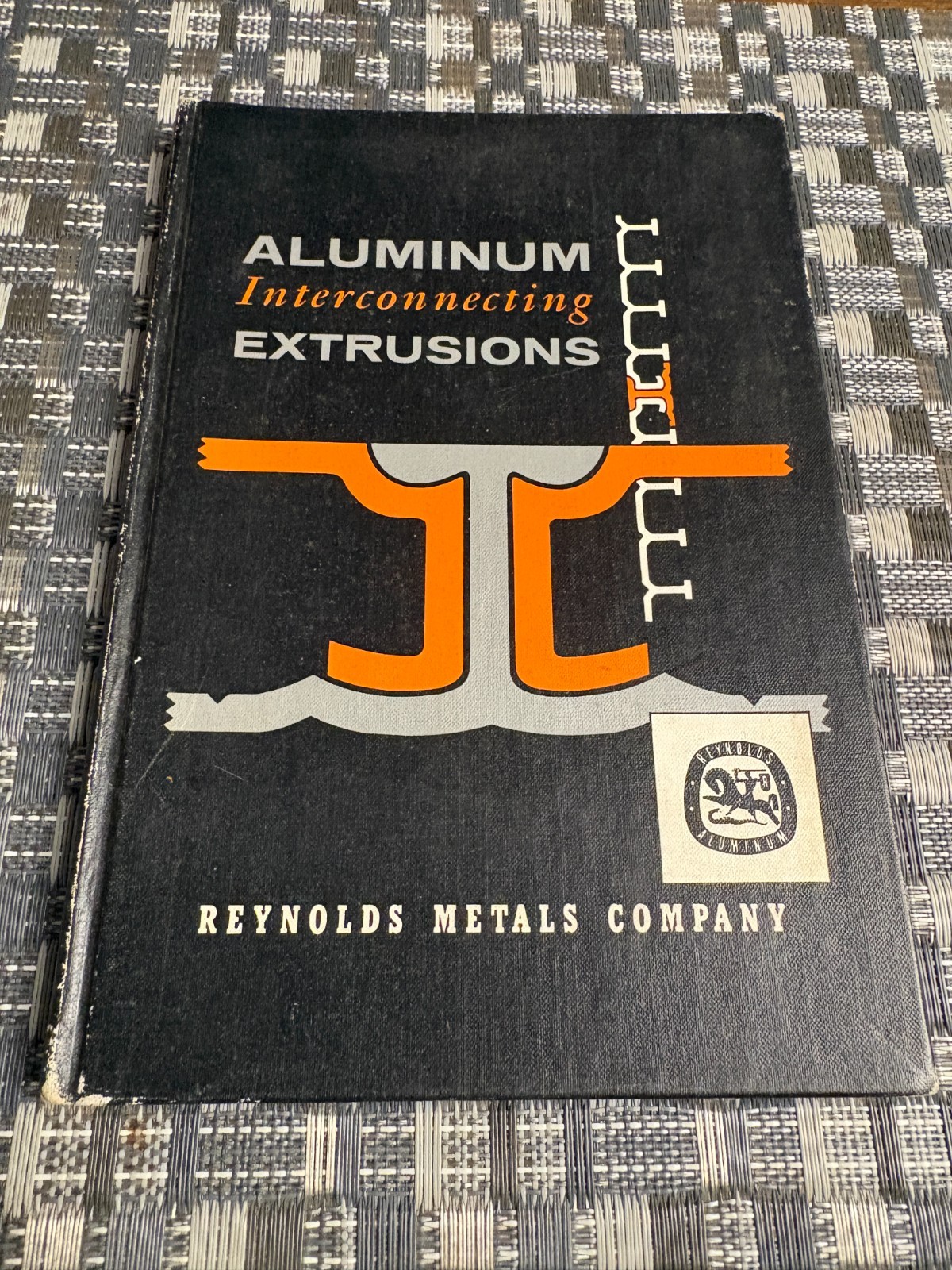ALUMINUM INTERCONNECTING EXTRUSIONS REYNOLDS METALS BOOK 1962