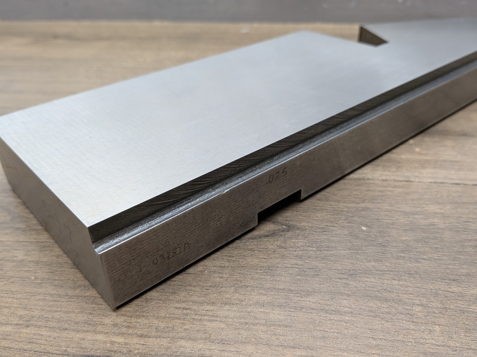 HARDENED STEEL D2 TOOL STEEL USA 16LBS 6oz, 12-1/2″ x 4-1/8″ x 1-3/8″ w/5/16″-18