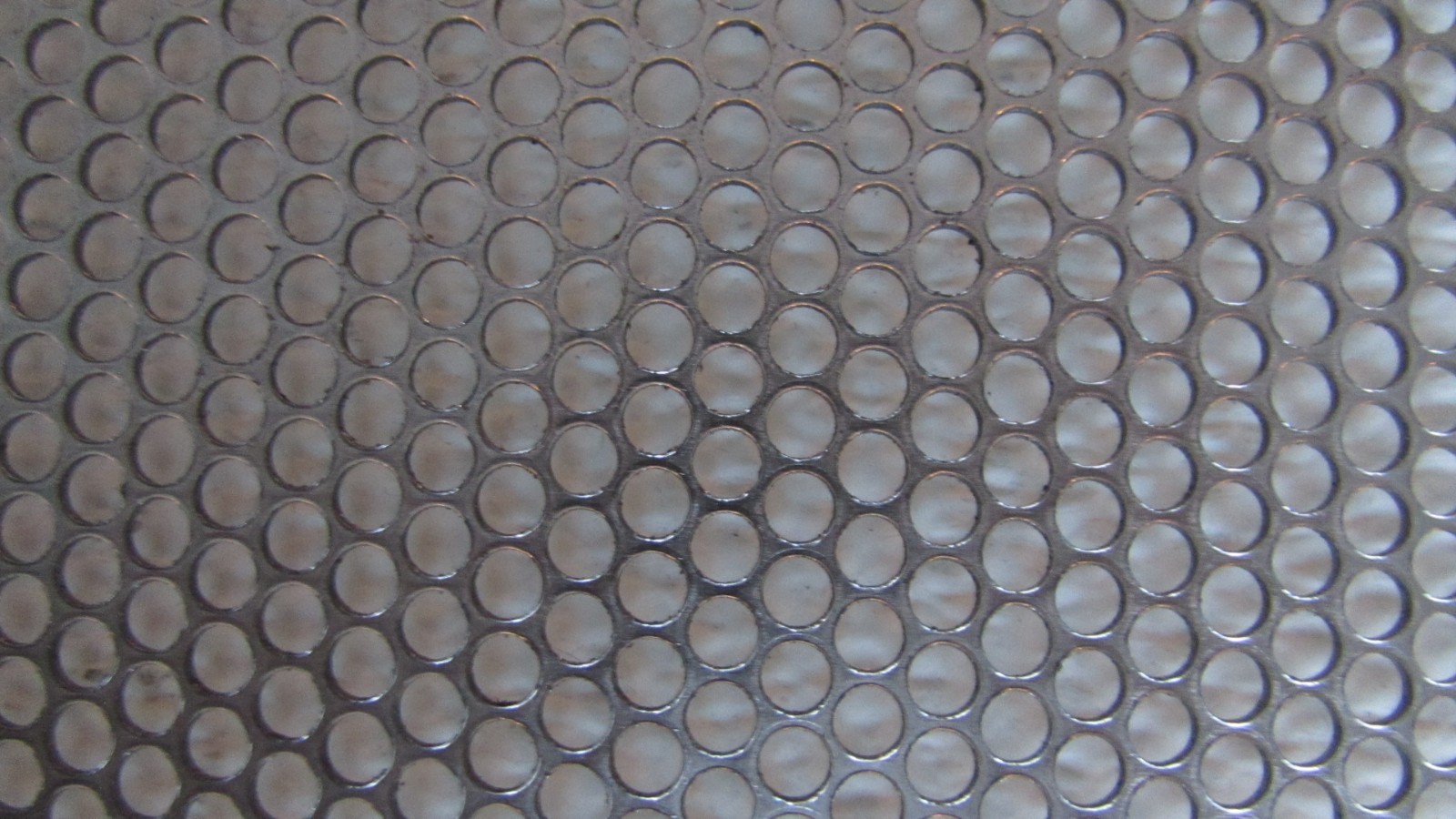 5/32″ HOLES ON 3/16″STAGGERED-20 GA STAINLESS PERFORATED SHEET–7-1/2″ X 11″