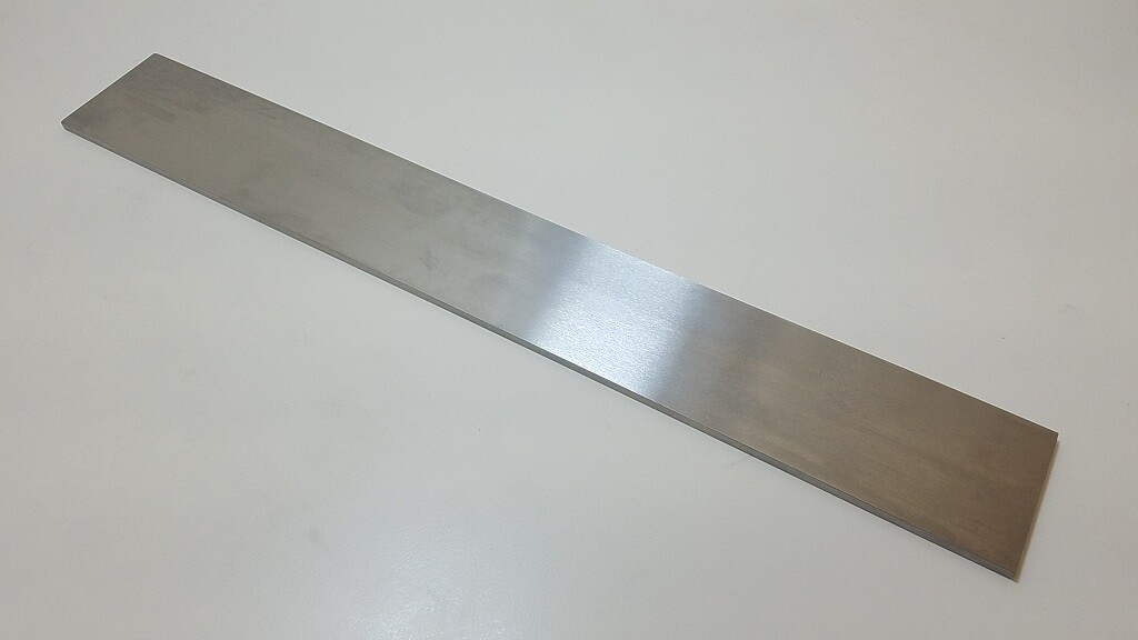 O1 Tool Steel 3/16″ x 2.5″, 18″ long bar, Knife Making Stock, Billet