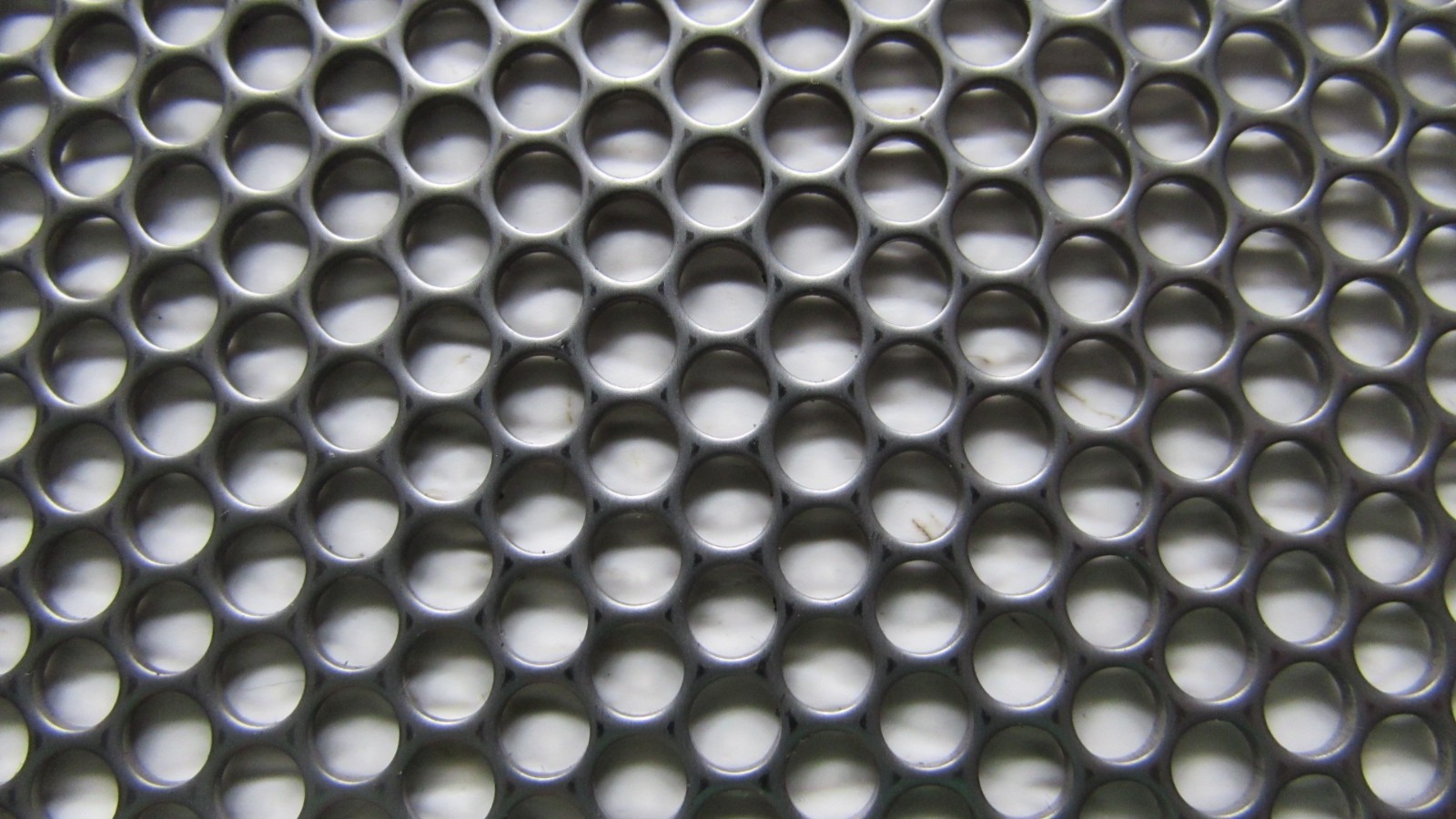 5/32″ HOLES–18 GAUGE– 304 STAINLESS STEEL PERFORATED SHEET — 11″ X 12″