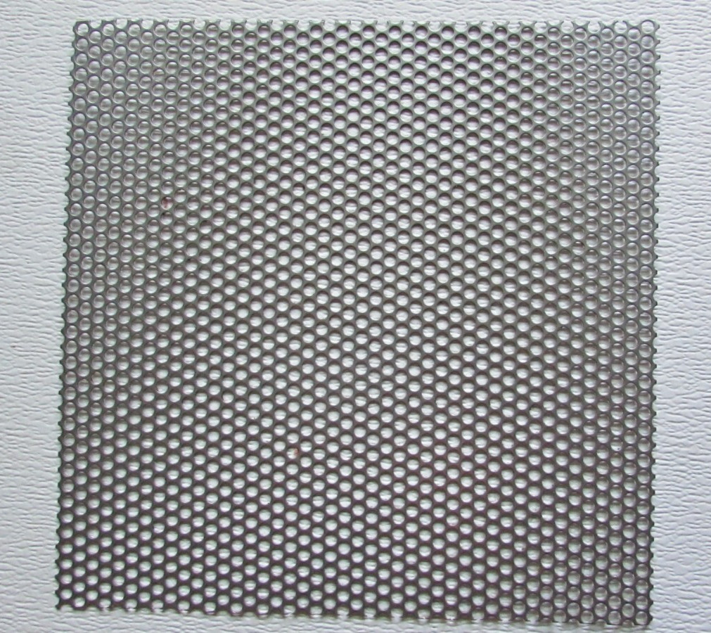 -5/32 HOLES -18 GAUGE- 304 STAINLESS PERFORATED SHEET—7-1/2″ X 12″