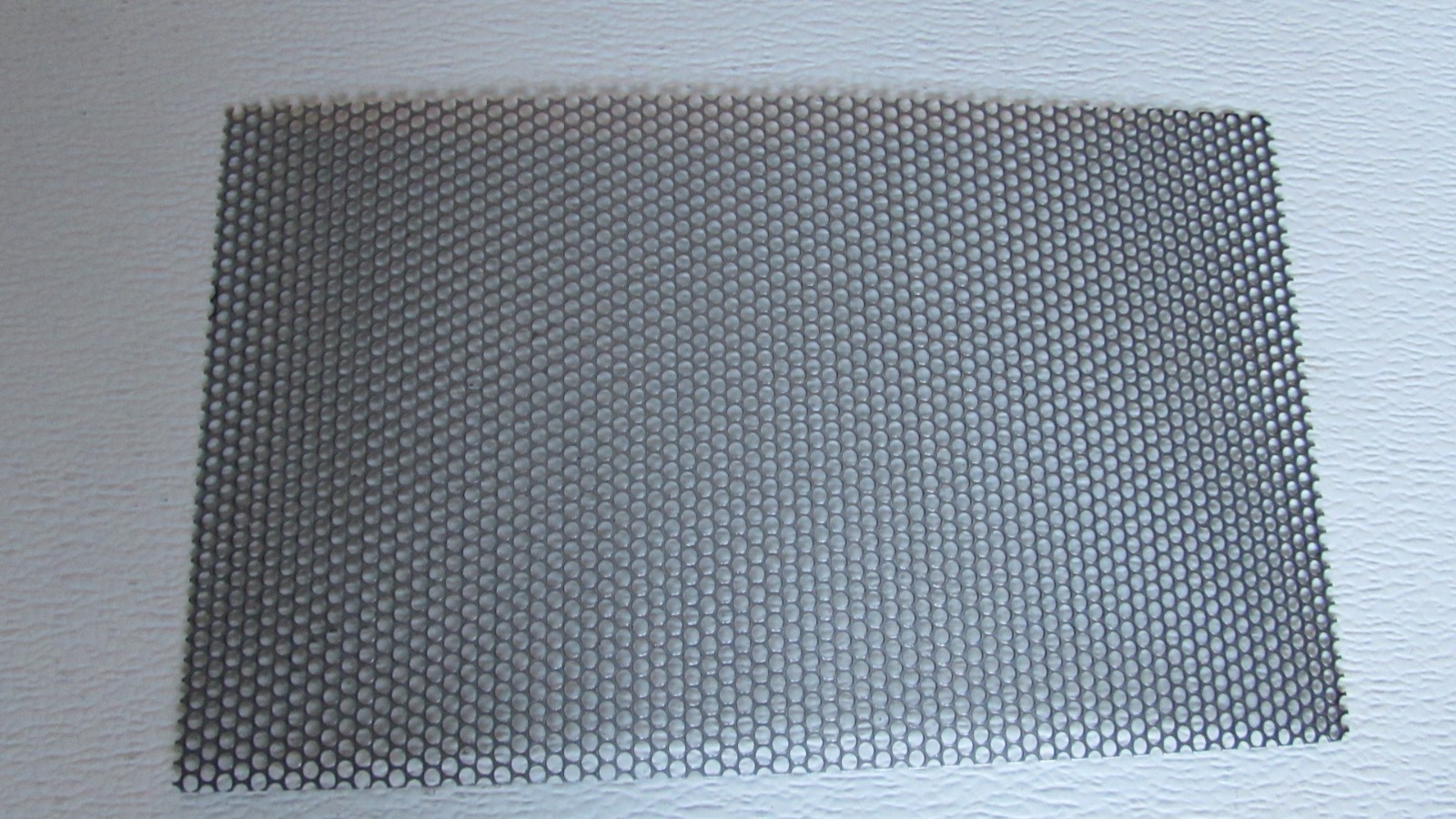 5/32″ HOLES ON 3/16″STAGGERED-20 GA STAINLESS PERFORATED SHEET–7-1/2″ X 11″
