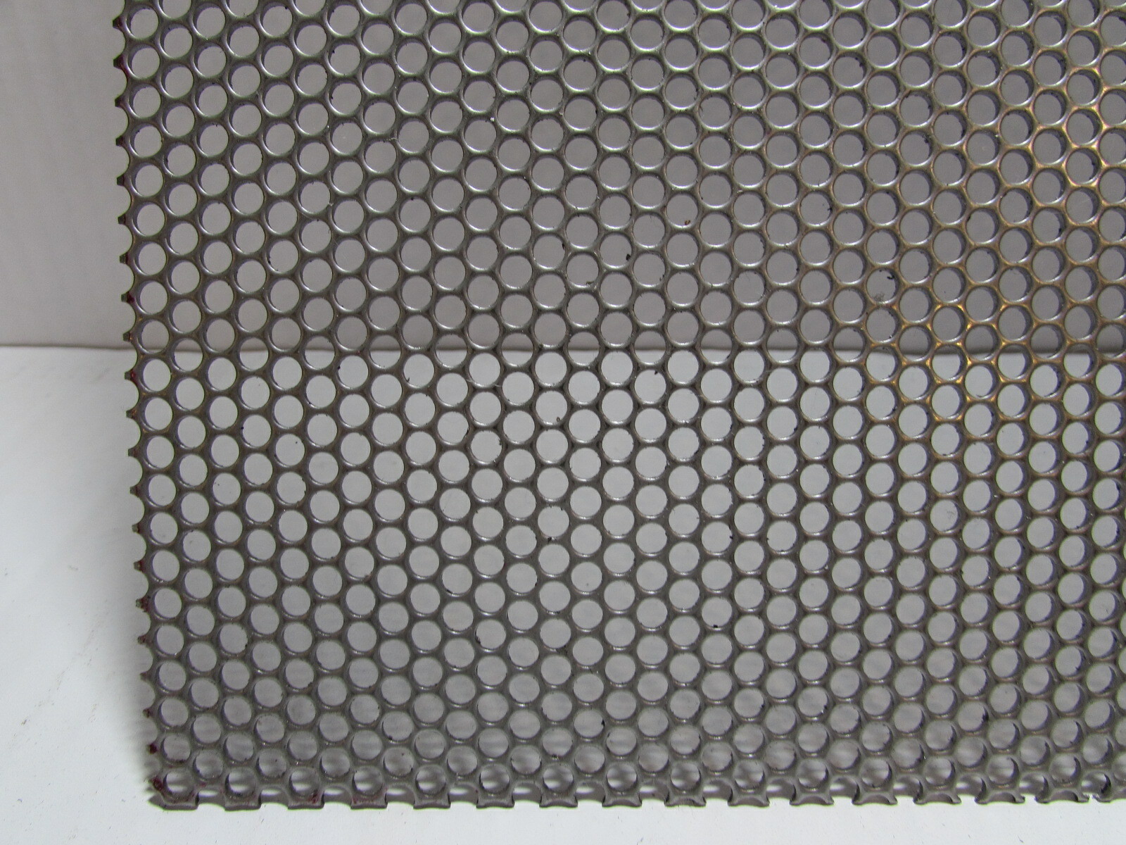 5/32″ ROUND HOLE ON 3/16″ STAGGERED 18 GA. STAINLESS PERFORATED SHEET-17″ X 40″