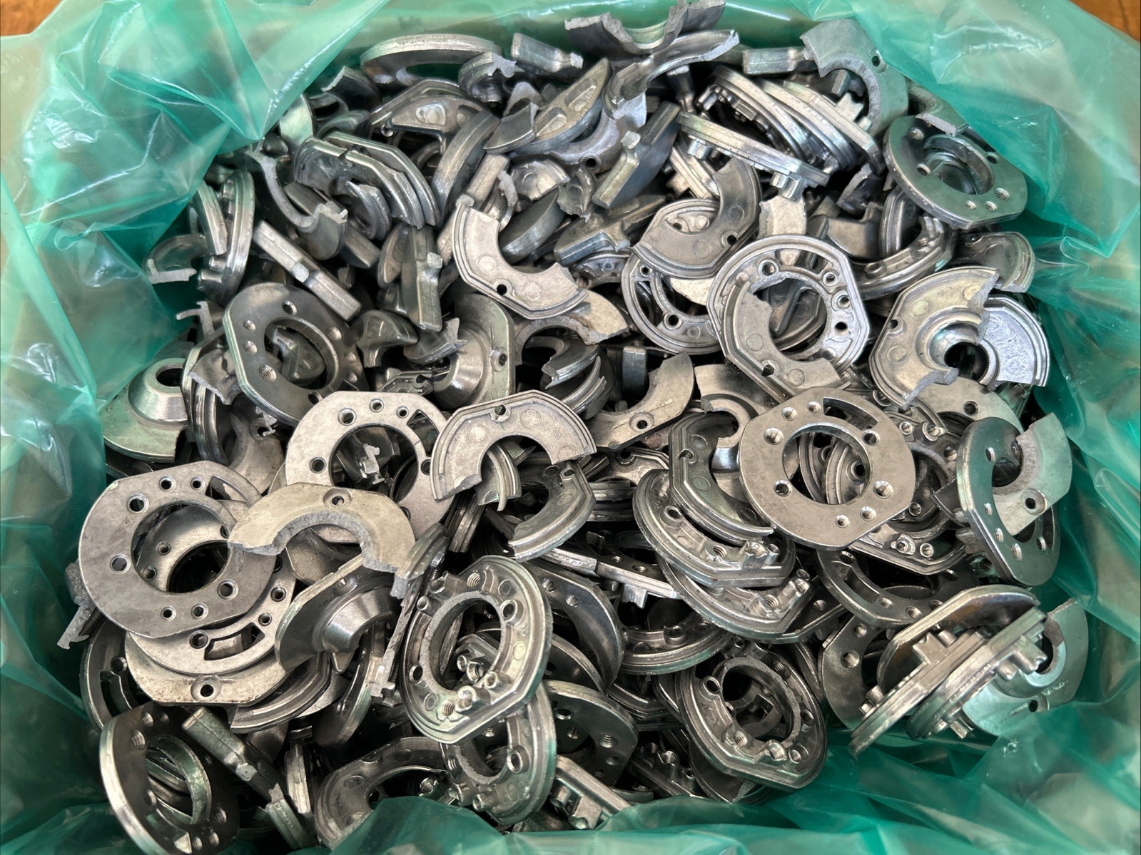 Cast Aluminum Scrap 19Lbs 11.8oz. 1 1/2″ X 1 3/4″ For Crucible Melting Scrap