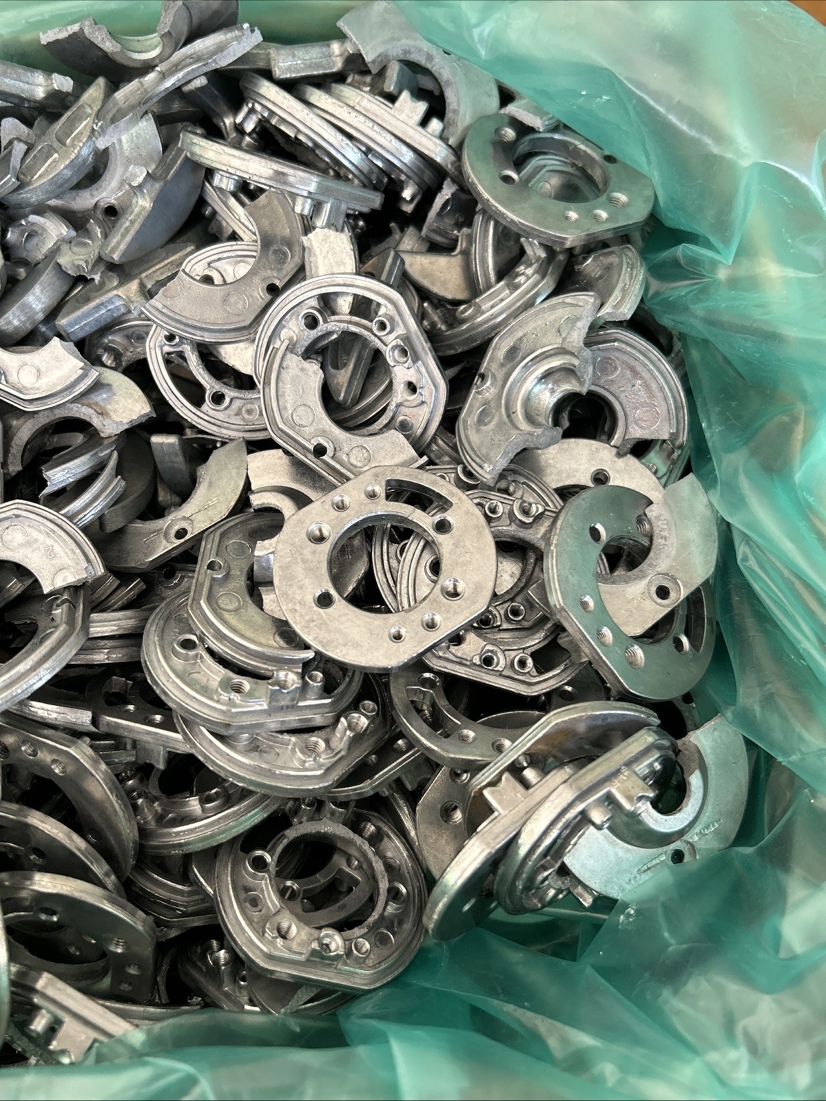 Cast Aluminum Scrap 19Lbs 11.8oz. 1 1/2″ X 1 3/4″ For Crucible Melting Scrap