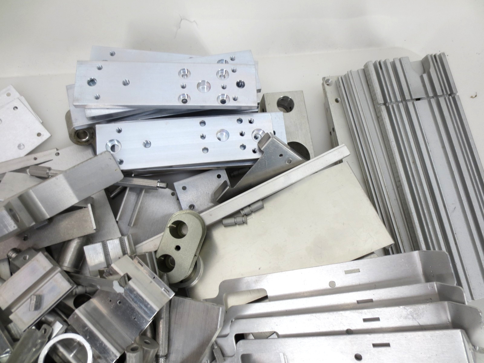 Scrap Aluminum Lot 18 Pounds Mixed Machined, Extruded For Arts Crafts Or Casting