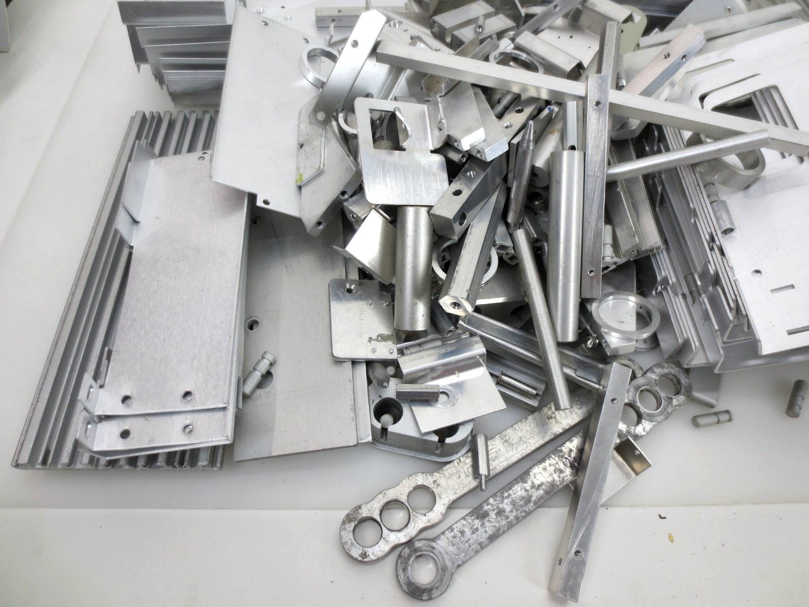 Scrap Aluminum Lot 18 Pounds Mixed Machined, Extruded For Arts Crafts Or Casting