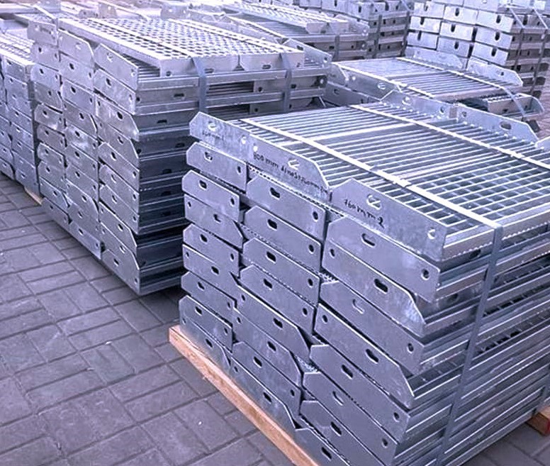 Steel bar grating galvanized stair tread size 36″ x 12″ X 1-1/4″