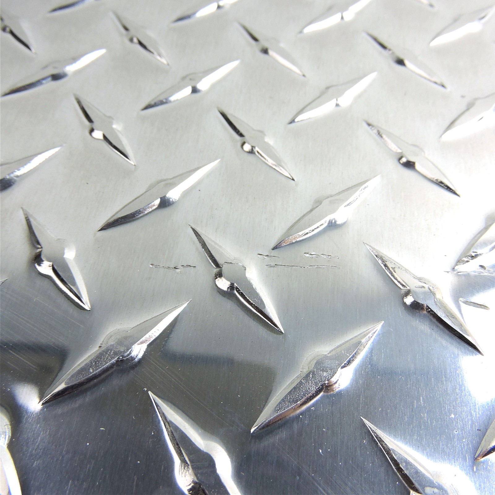 .1875″ thick Diamond PLATE Aluminum 4.625″ x 20″ Long QTY 12 sku206582