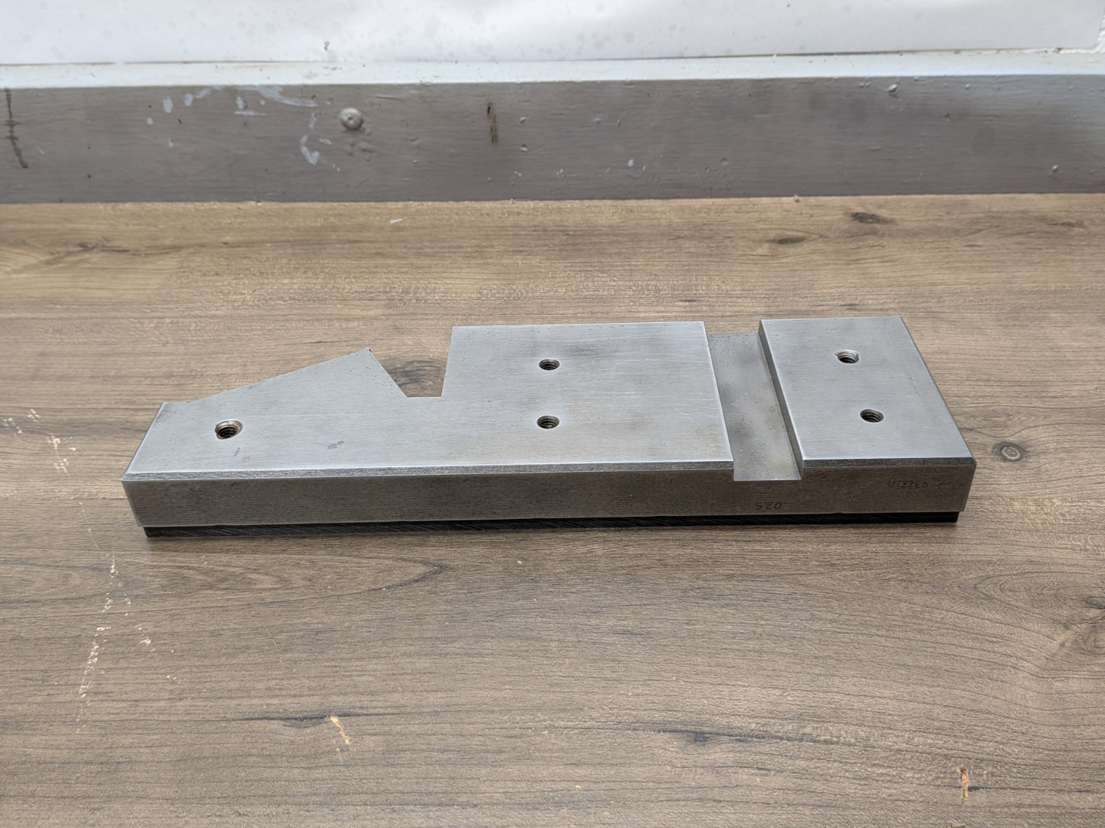 HARDENED STEEL D2 TOOL STEEL USA 16LBS 6oz, 12-1/2″ x 4-1/8″ x 1-3/8″ w/5/16″-18