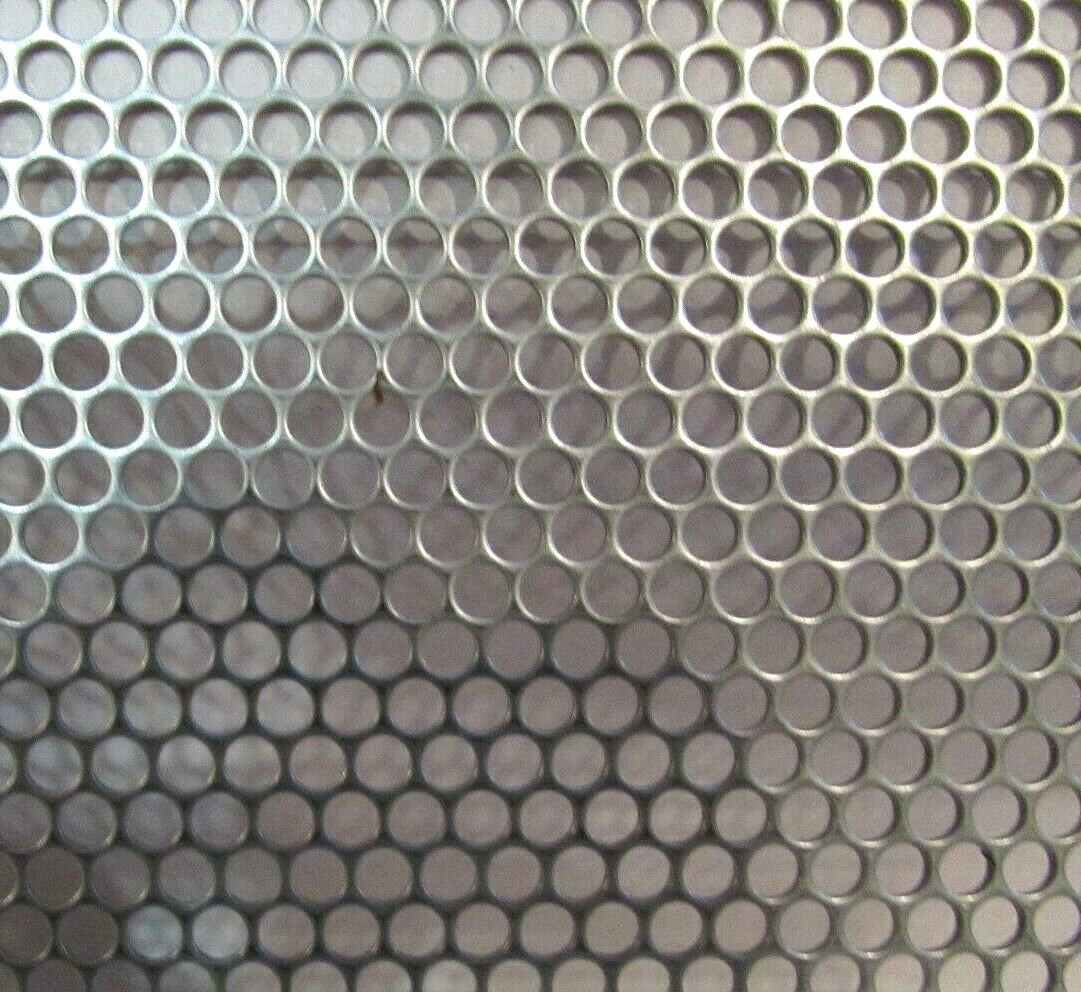 5/32″ HOLES–18 GAUGE — 304 STAINLESS STEEL PERFORATED SHEET 18″ X 18″
