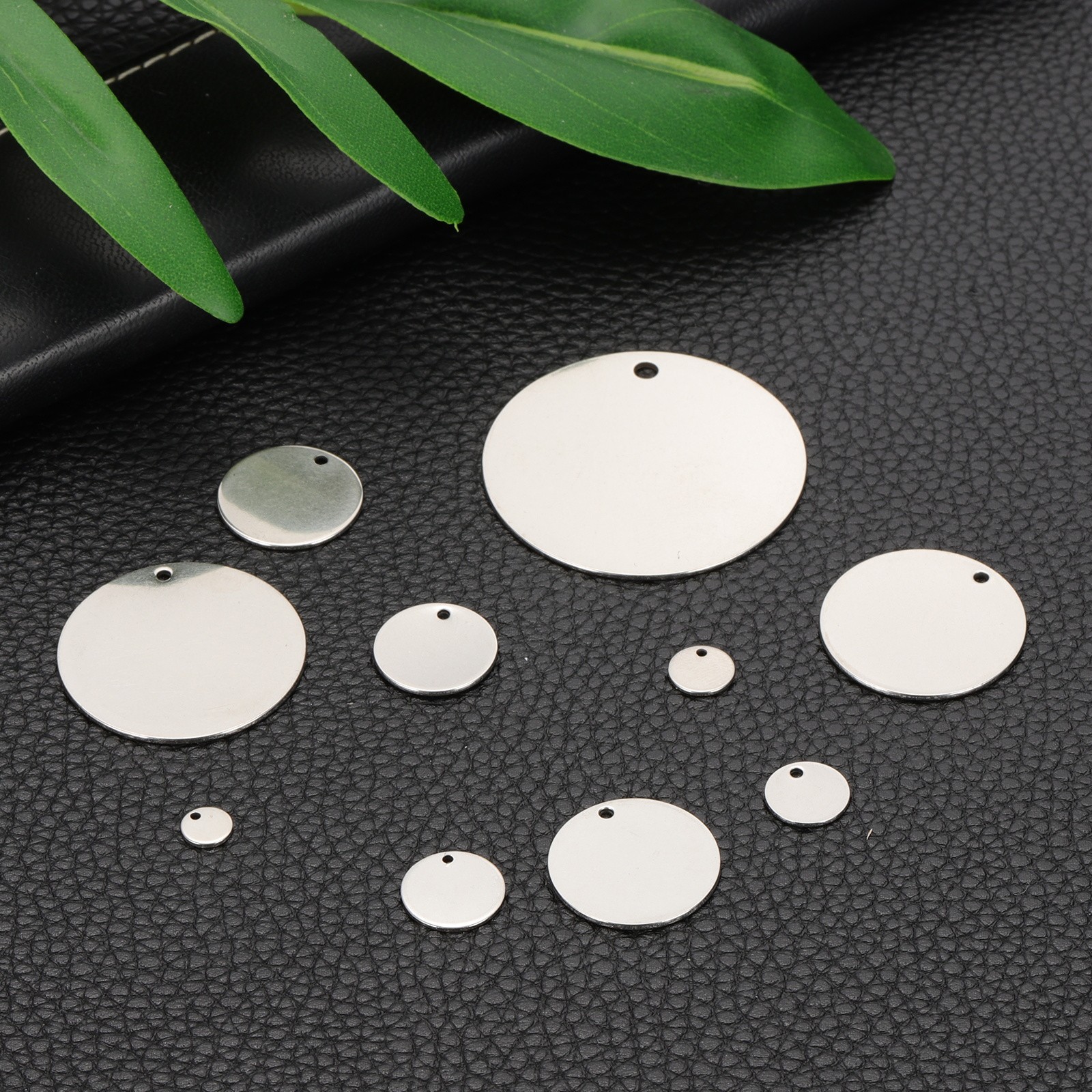 40 Pcs 5/16 Inch Round Metal Stamping Blanks, Silvery Blank Tags